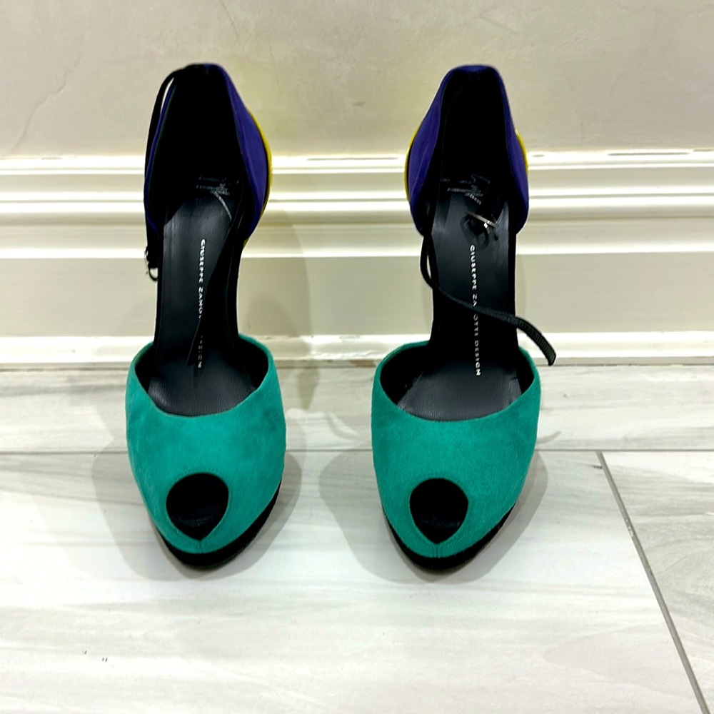 Giuseppe Zanotti Colorful Suede pumps. Good condition. Bottom Resoled